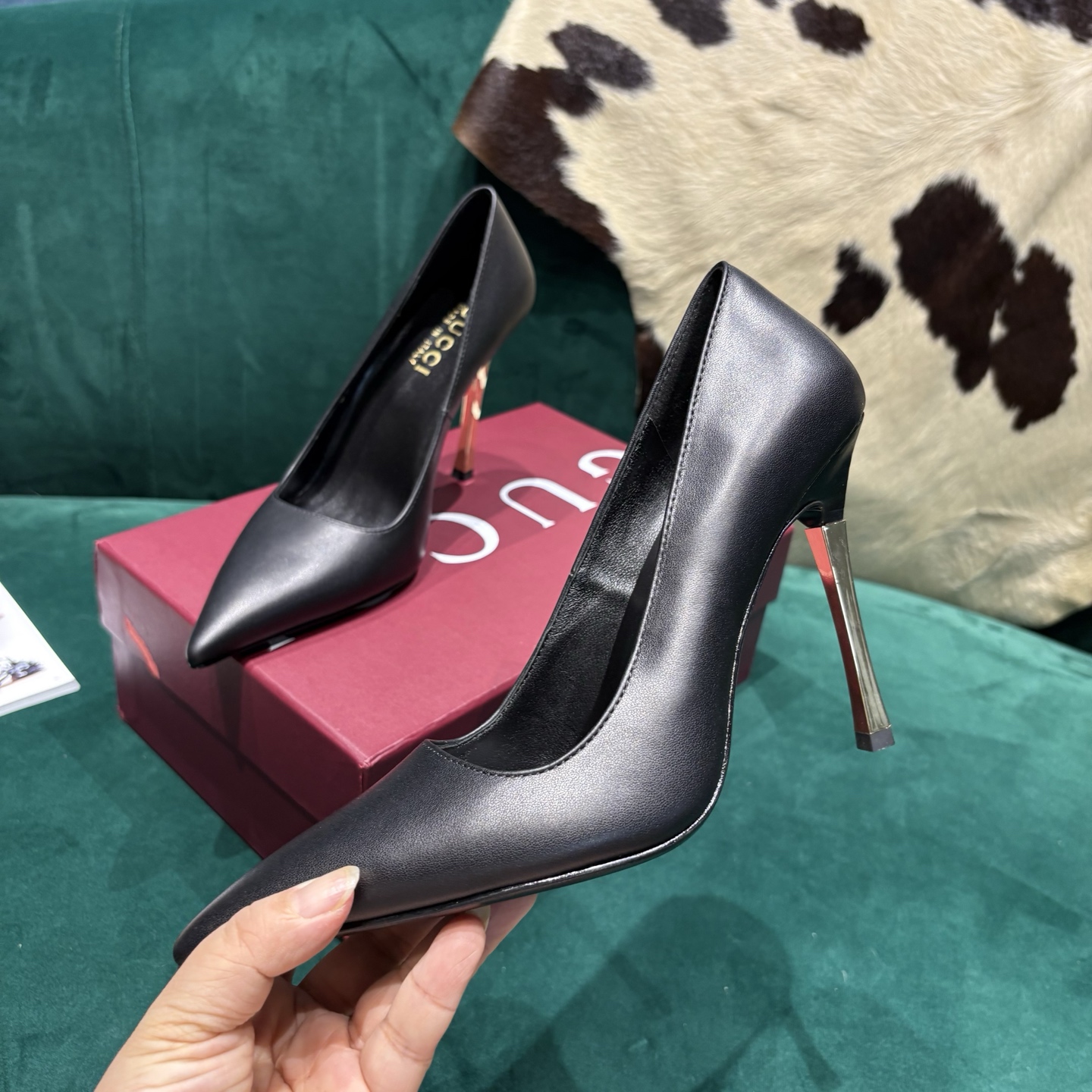 Gucci Style Leather Women's Shoes style reference detail image 4 from source 784676