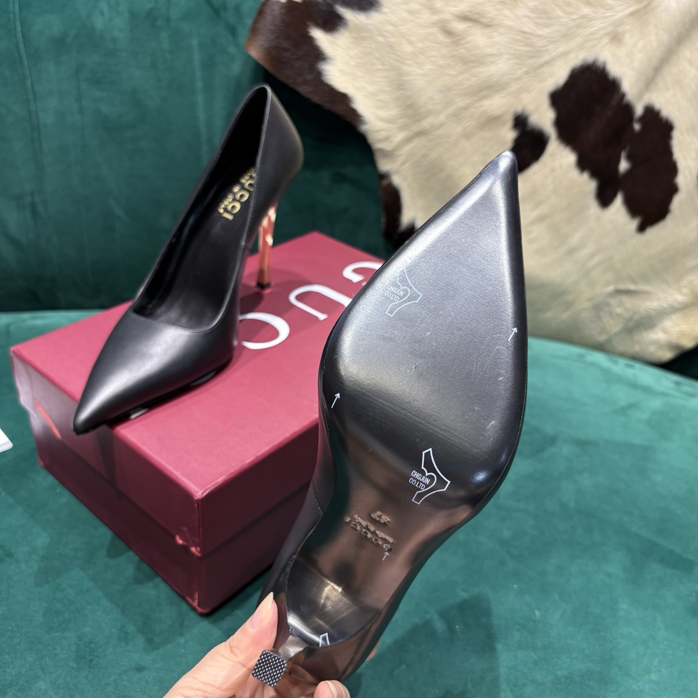 Gucci Style Leather Women's Shoes style reference detail image 6 from source 784676
