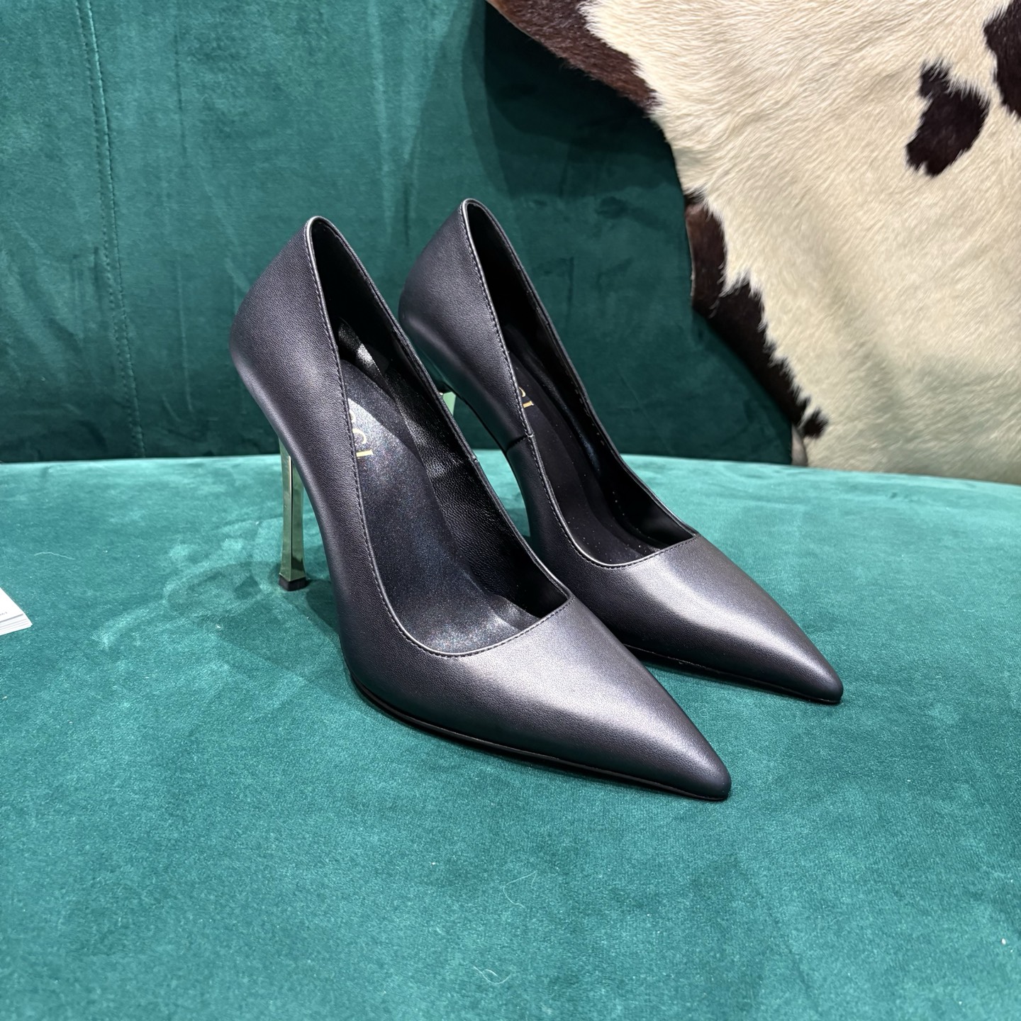 Gucci Style Leather Women's Shoes style reference detail image 2 from source 784676