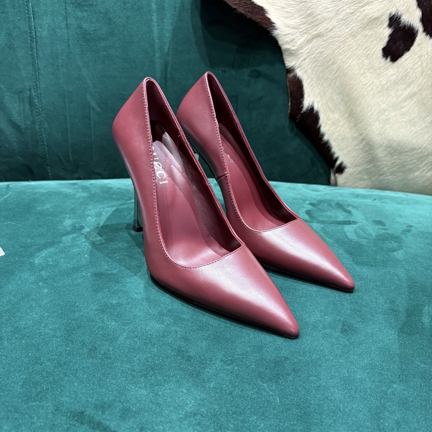 Gucci Style Leather Women's Shoes style reference detail image 2 from source 784677