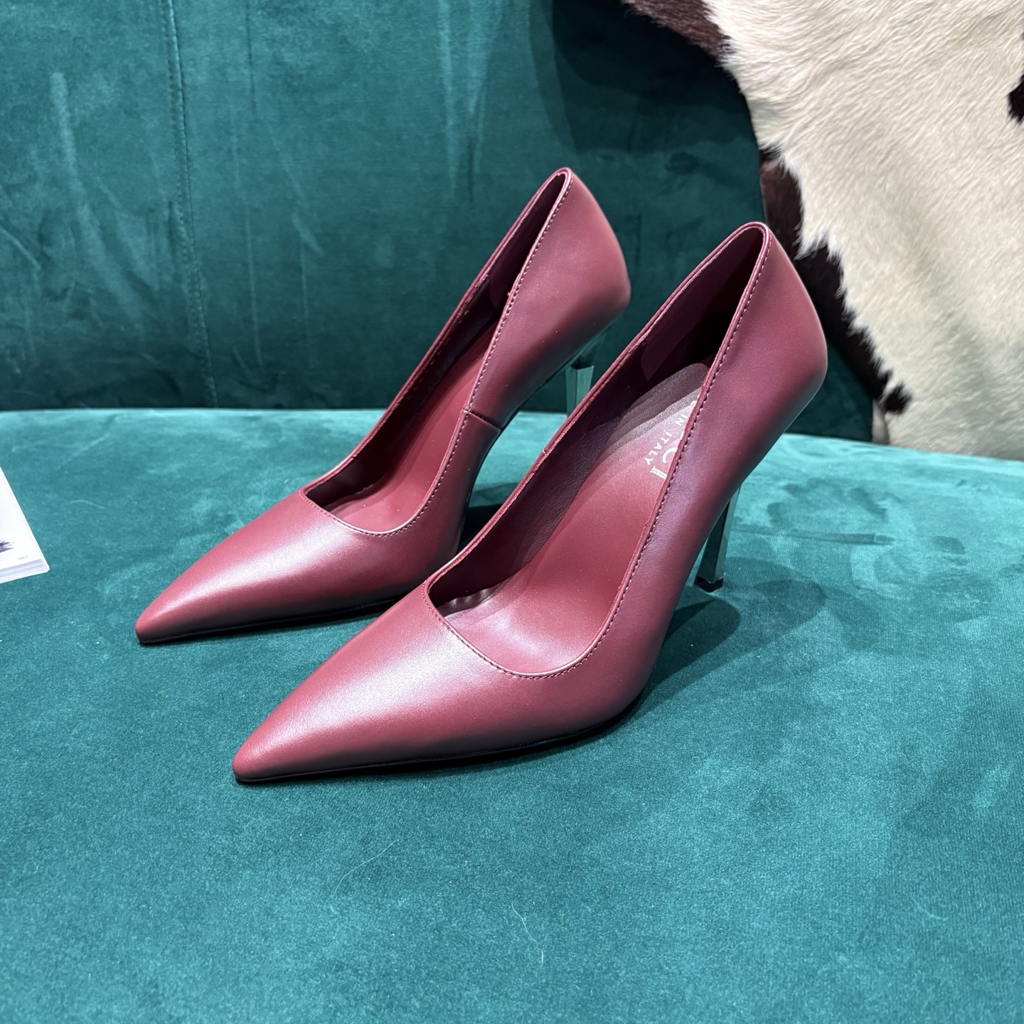 Gucci Style Leather Women's Shoes style reference detail image 3 from source 784677