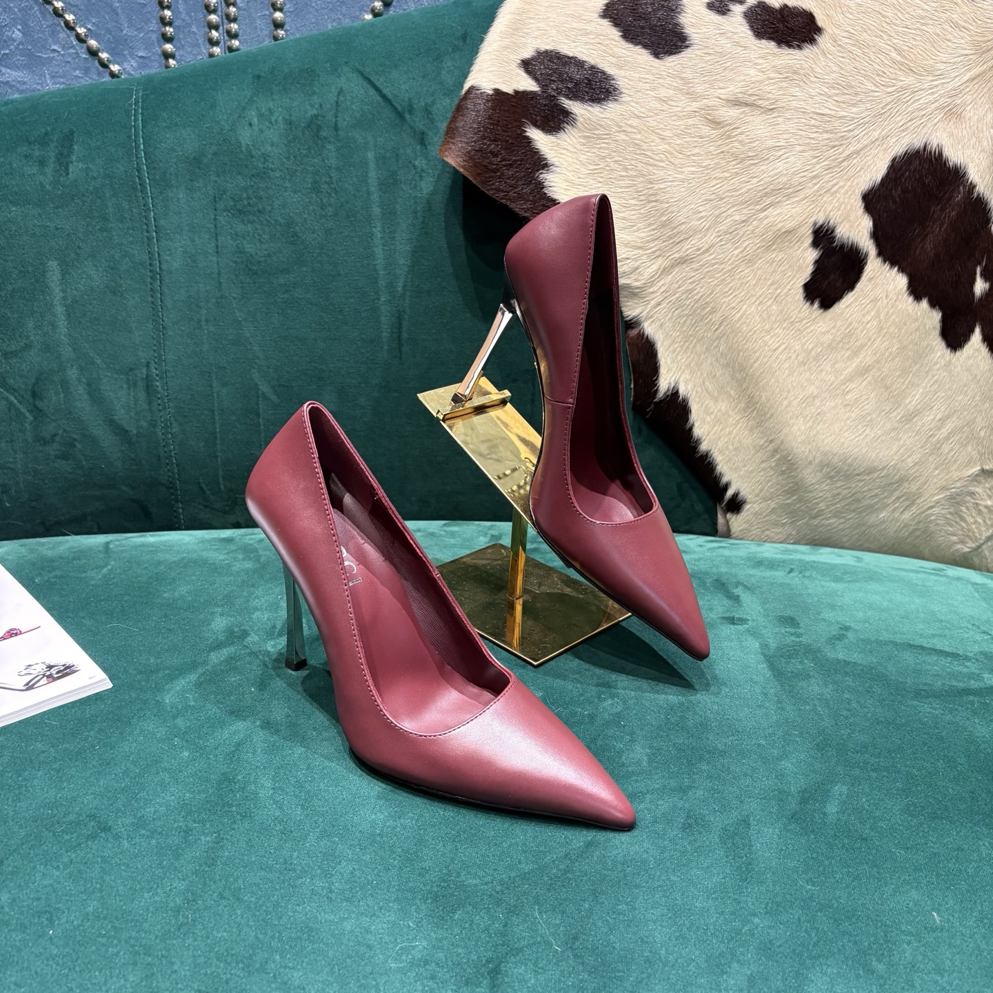 Gucci Style Leather Women's Shoes style reference detail image 9 from source 784677
