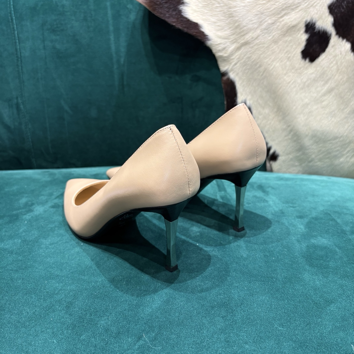 Gucci Style Leather Women's Shoes style reference detail image 8 from source 784678