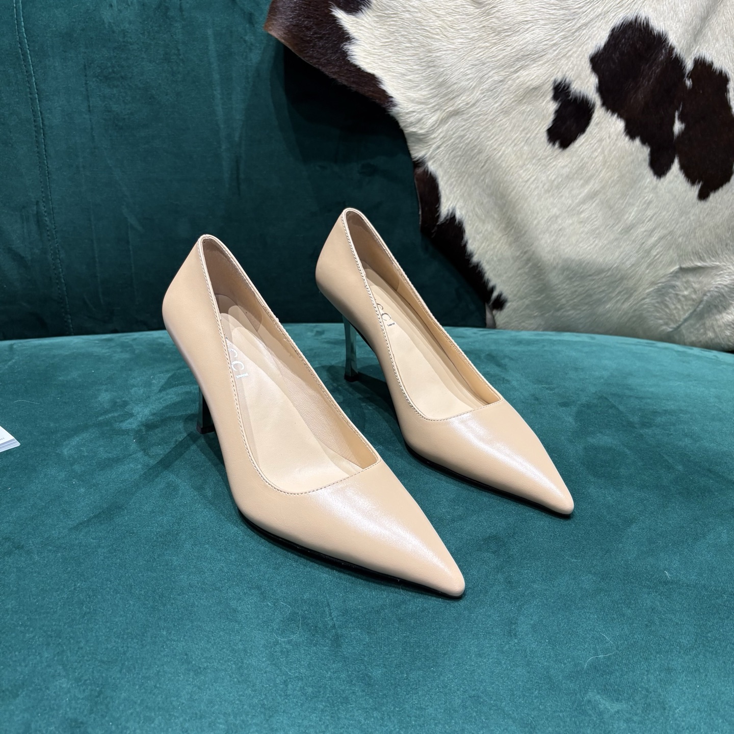 Gucci Style Leather Women's Shoes style reference detail image 2 from source 784678
