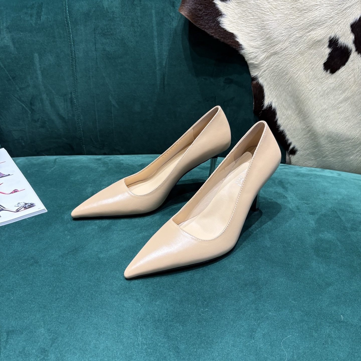 Gucci Style Leather Women's Shoes style reference detail image 3 from source 784678