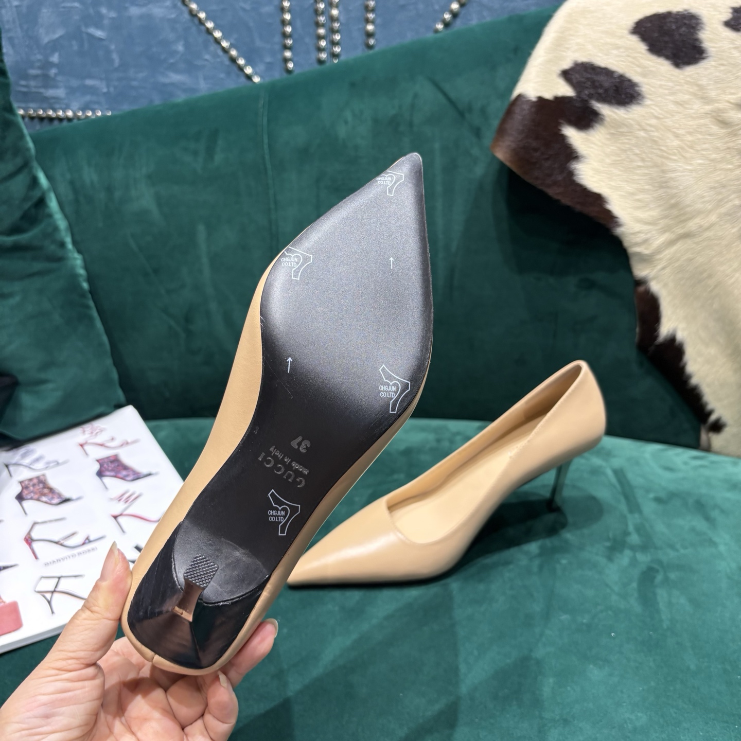 Gucci Style Leather Women's Shoes style reference detail image 6 from source 784678