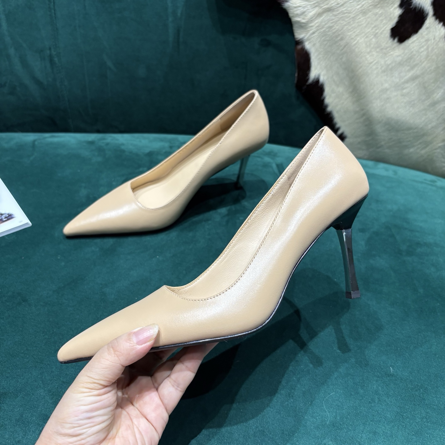 Gucci Style Leather Women's Shoes style reference detail image 4 from source 784678