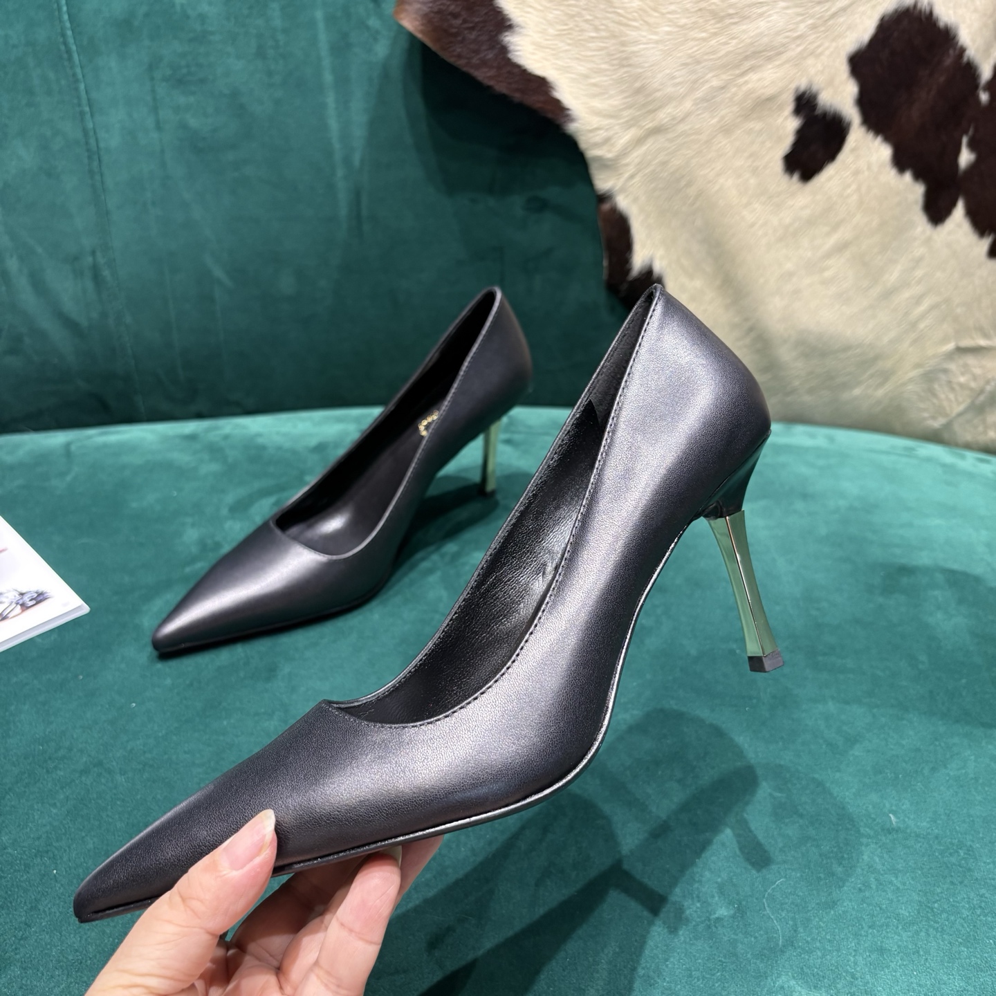 Gucci Style Leather Women's Shoes style reference detail image 4 from source 784679