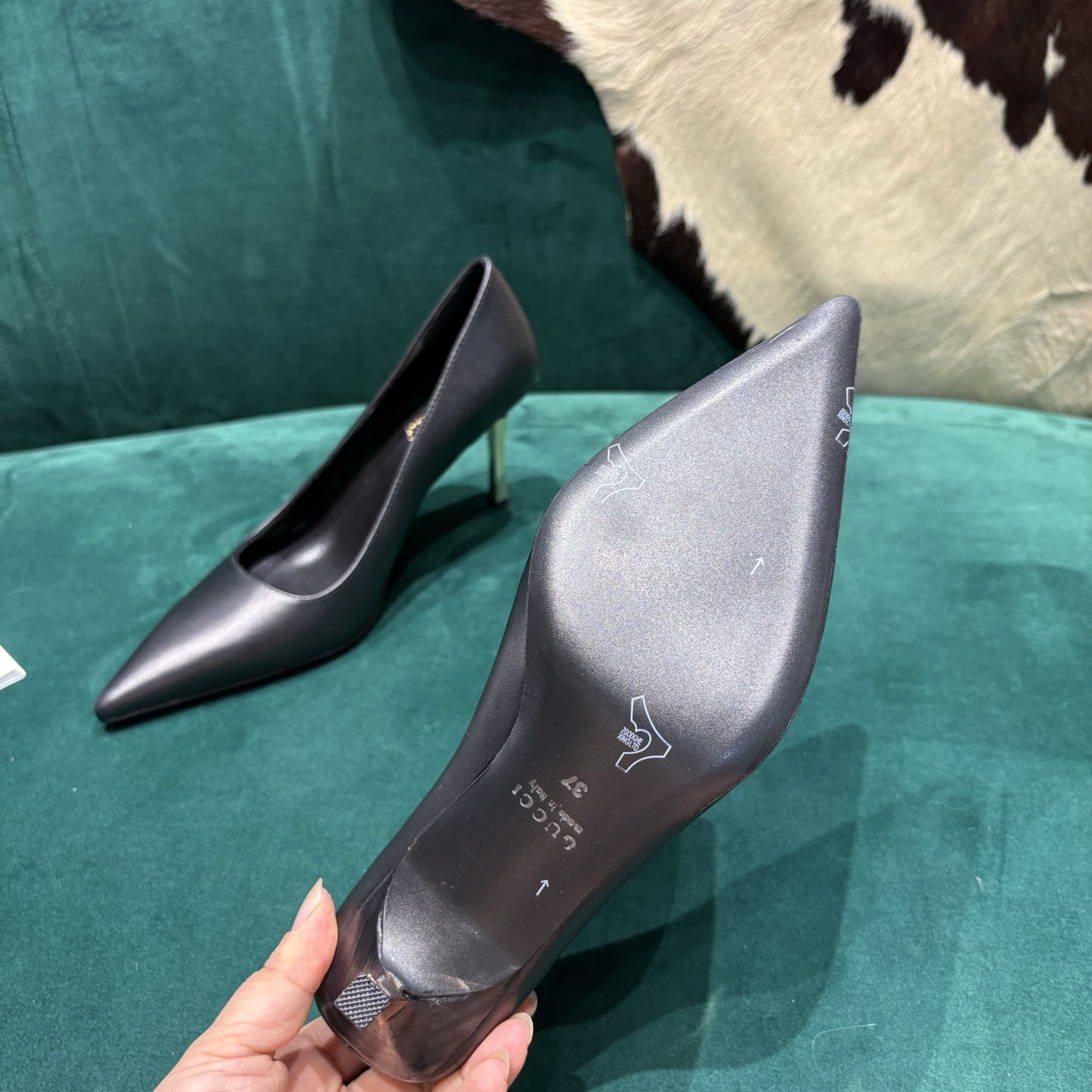 Gucci Style Leather Women's Shoes style reference detail image 5 from source 784679