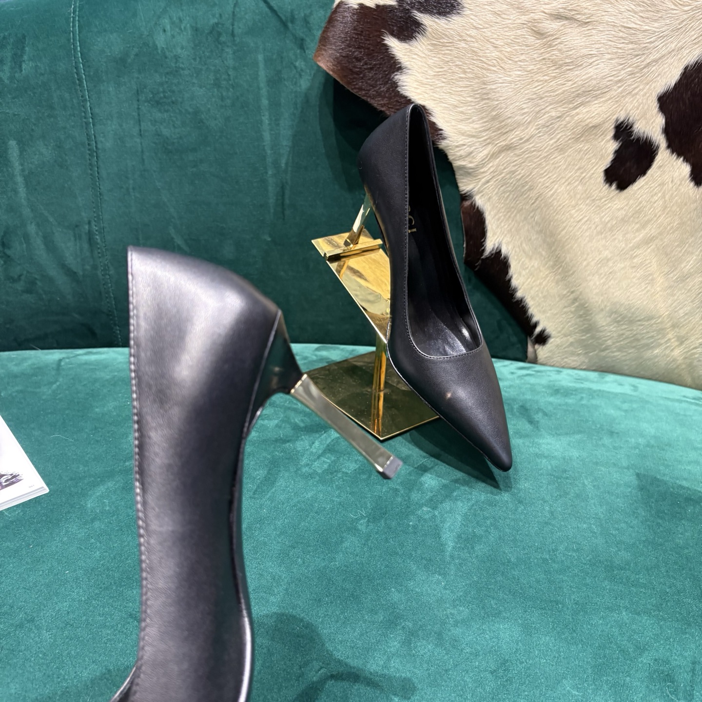 Gucci Style Leather Women's Shoes style reference detail image 9 from source 784679