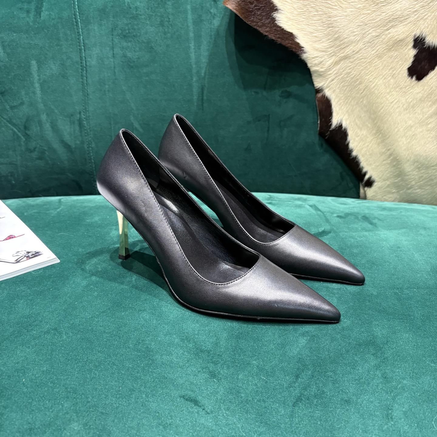 Gucci Style Leather Women's Shoes style reference detail image 2 from source 784679