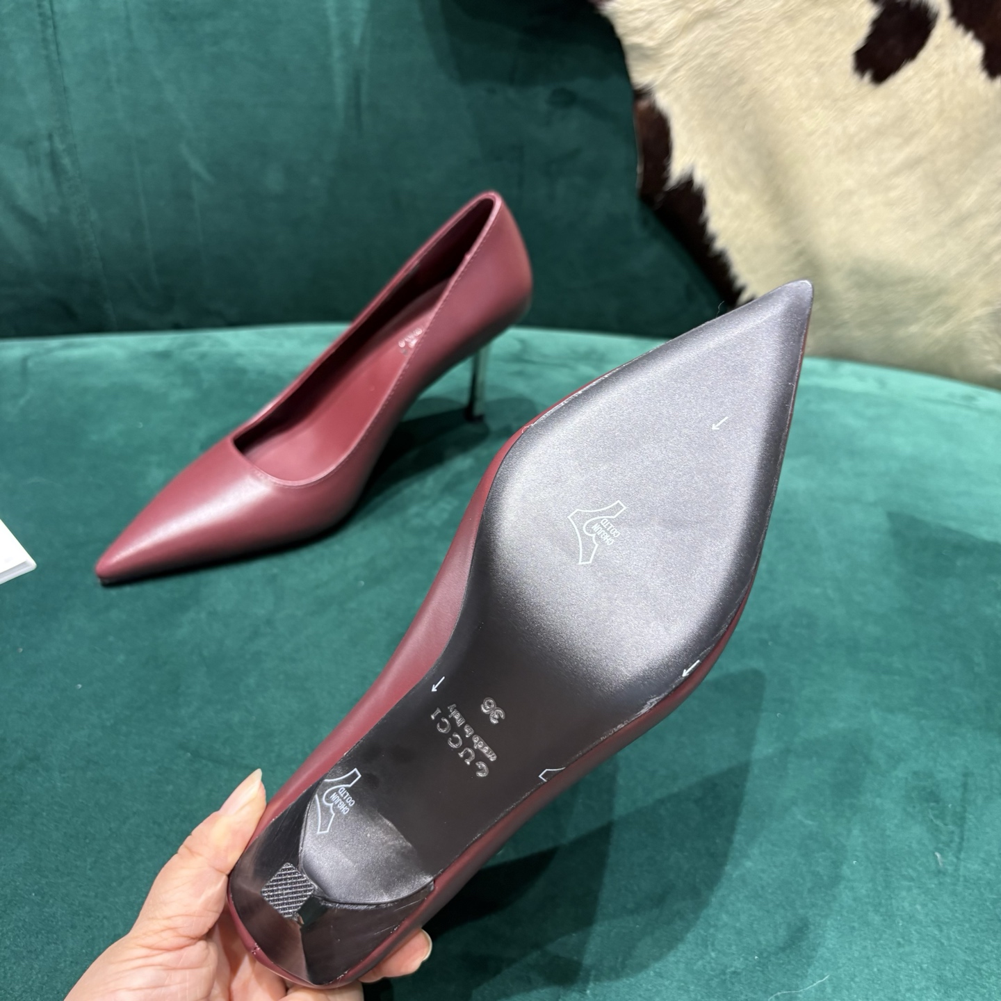 Gucci Style Leather Women's Shoes style reference detail image 6 from source 784680