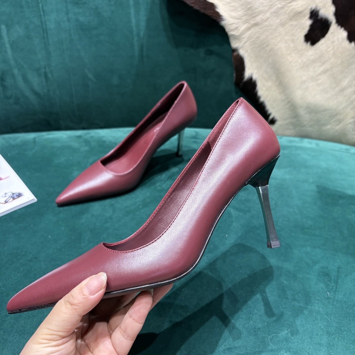 Gucci Style Leather Women's Shoes style reference detail image 4 from source 784680