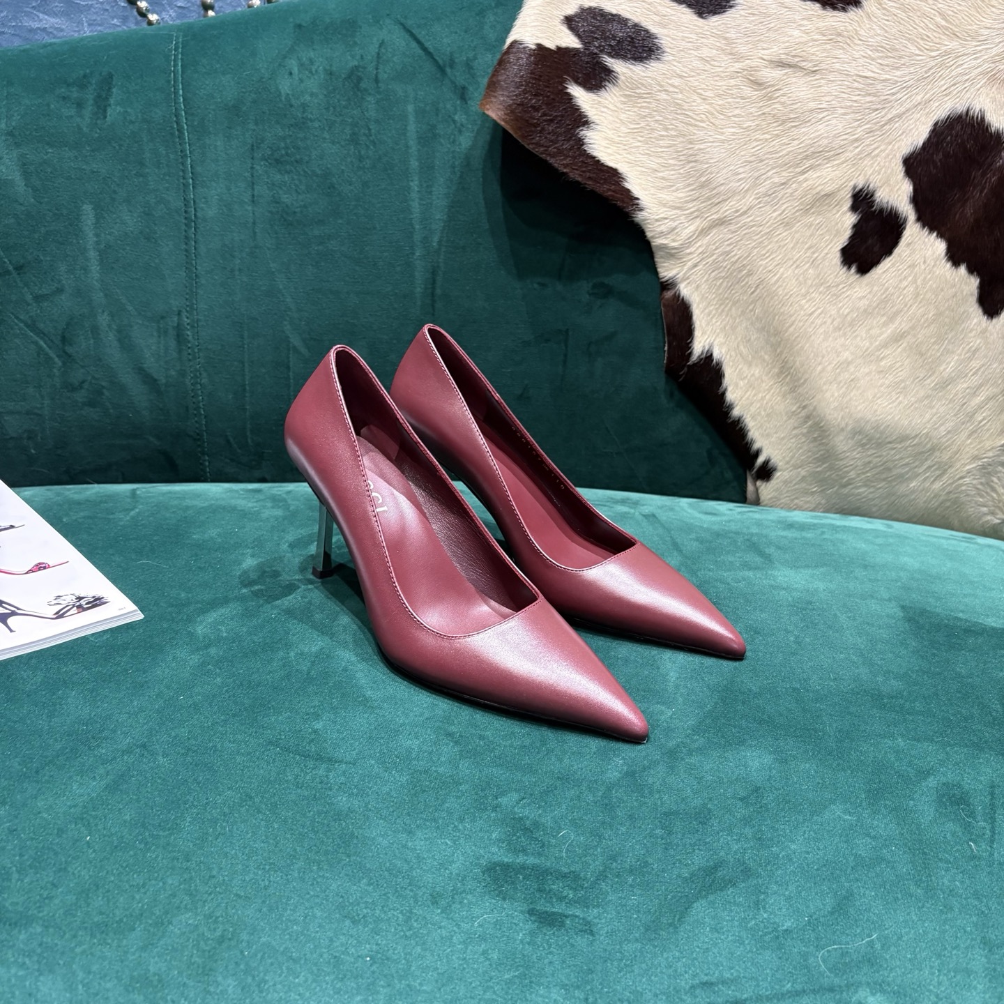 Gucci Style Leather Women's Shoes style reference detail image 2 from source 784680