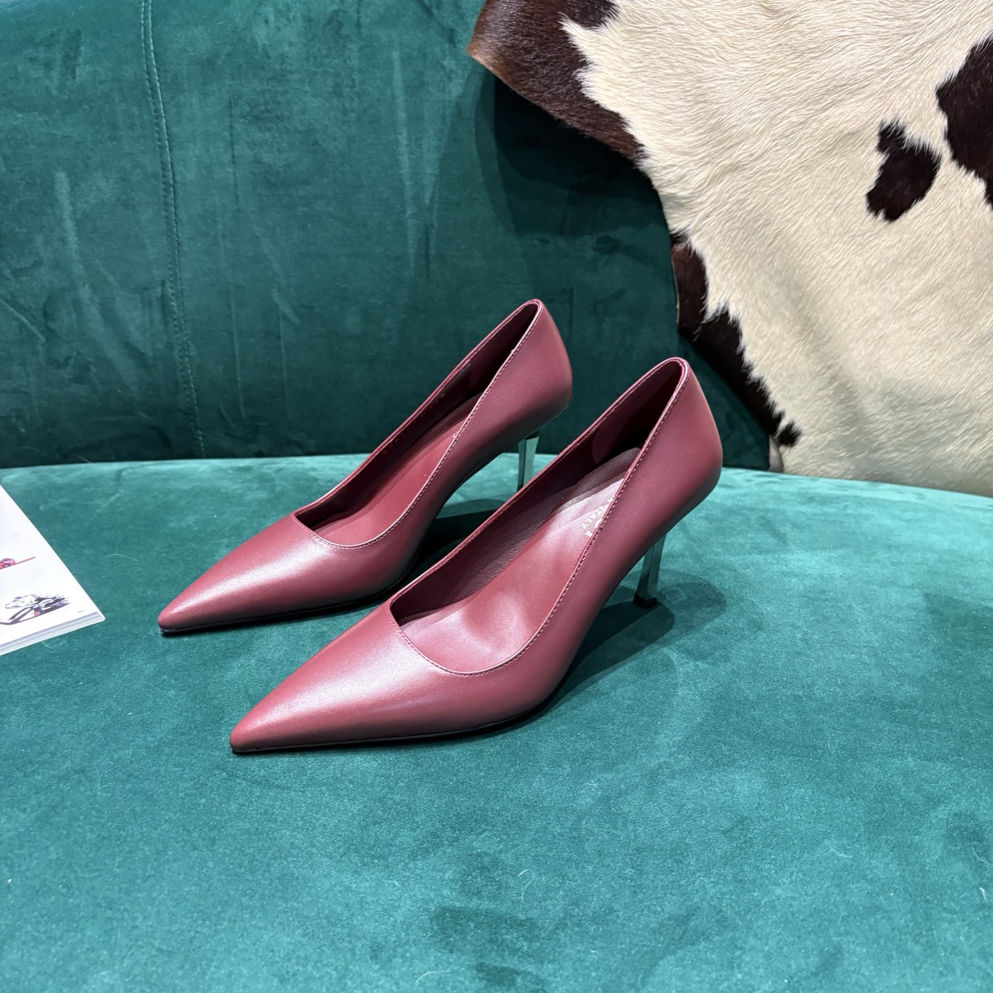 Gucci Style Leather Women's Shoes style reference detail image 3 from source 784680