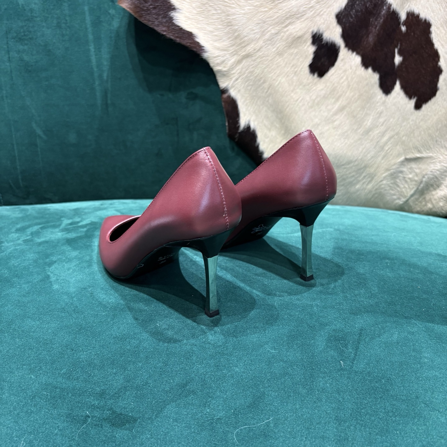 Gucci Style Leather Women's Shoes style reference detail image 9 from source 784680
