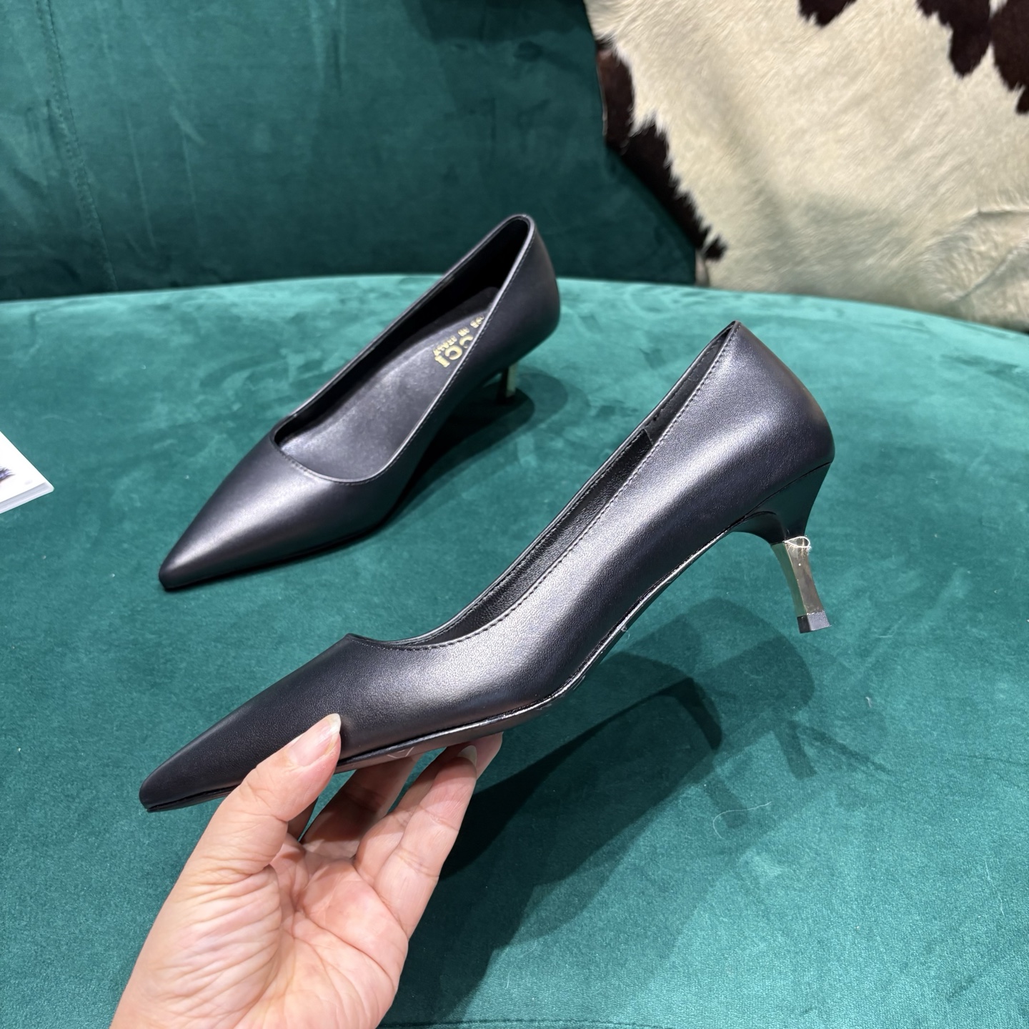 Gucci Style Leather Women's Shoes style reference detail image 4 from source 784681