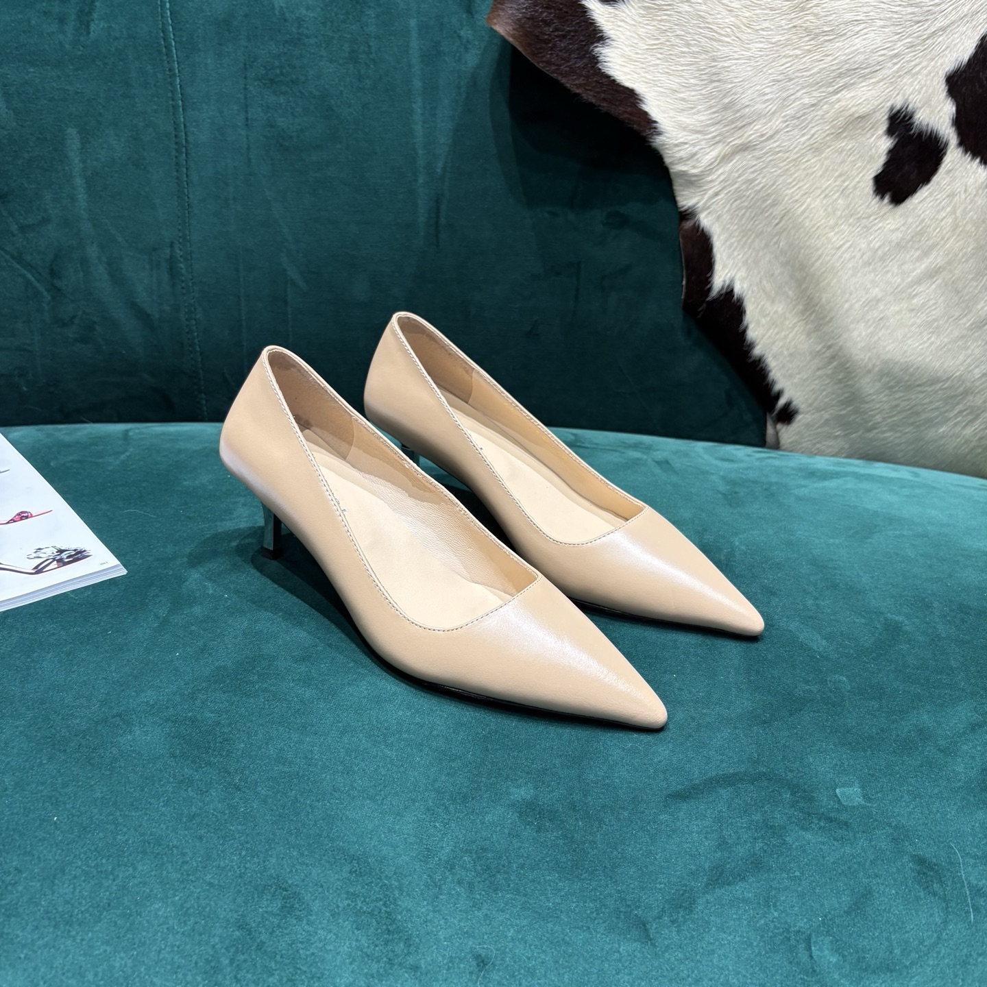 Gucci Style Leather Women's Shoes style reference detail image 3 from source 784682
