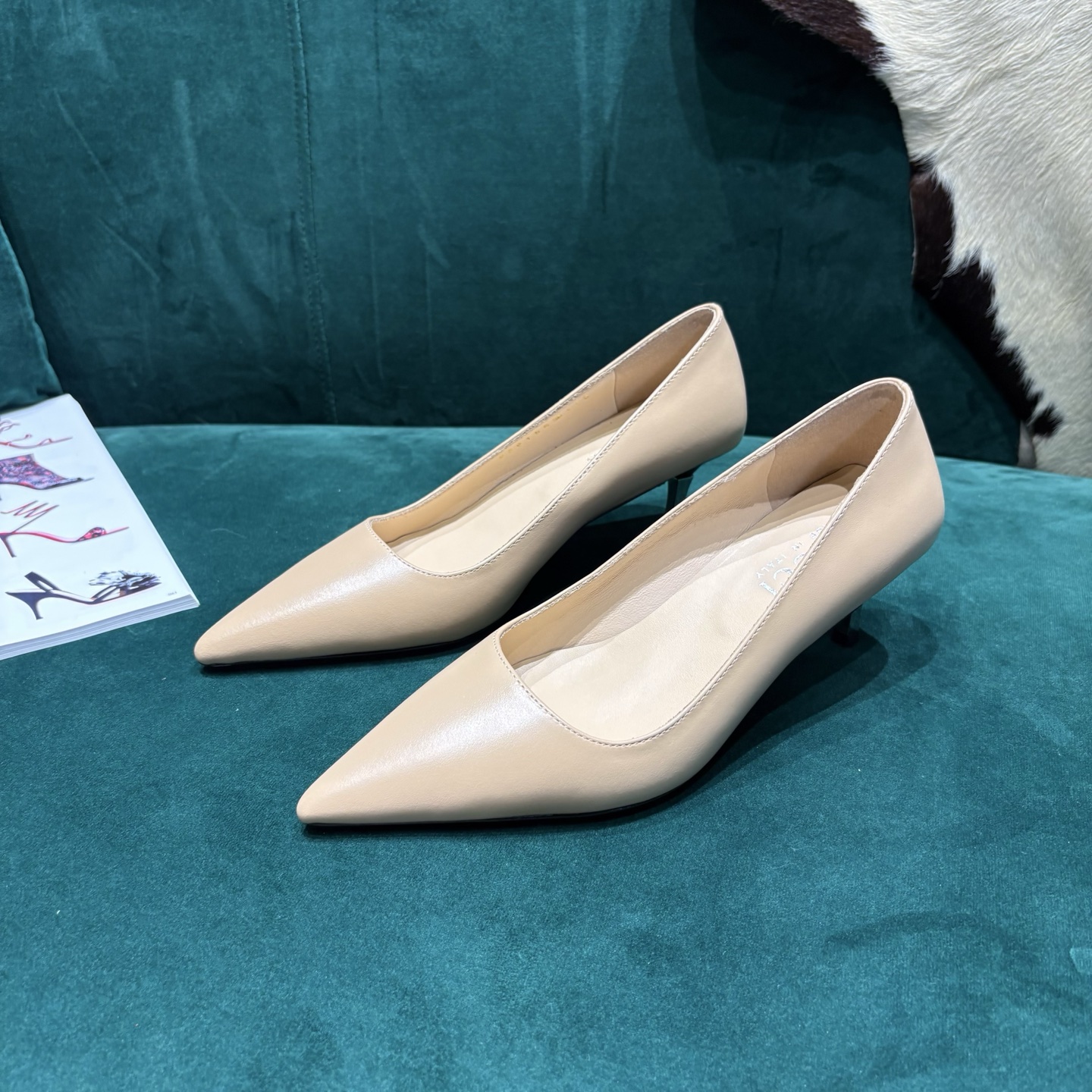 Gucci Style Leather Women's Shoes style reference detail image 2 from source 784682
