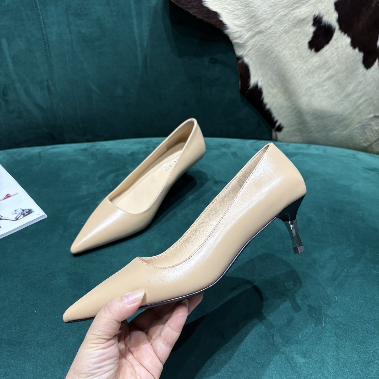 Gucci Style Leather Women's Shoes style reference detail image 4 from source 784682
