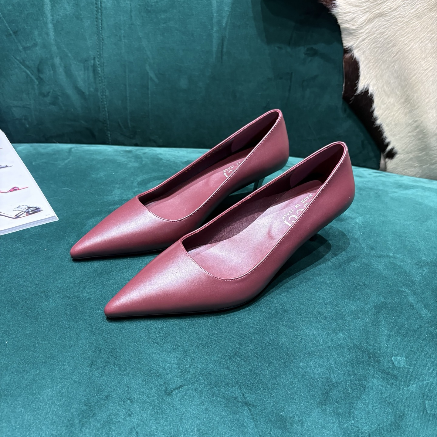 Gucci Style Leather Women's Shoes style reference detail image 3 from source 784683