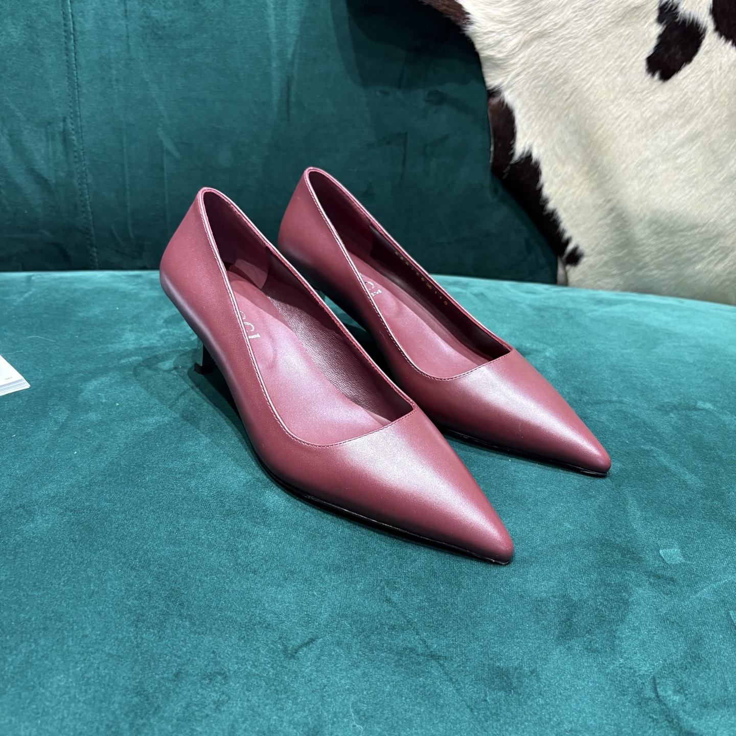 Gucci Style Leather Women's Shoes style reference detail image 2 from source 784683