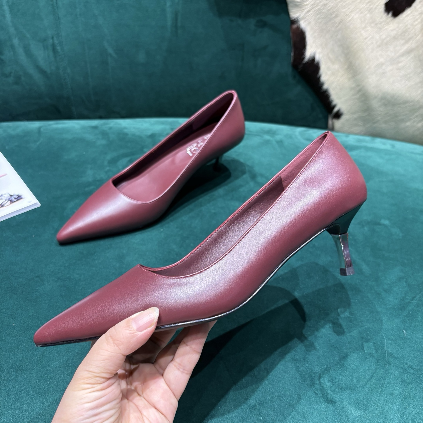 Gucci Style Leather Women's Shoes style reference detail image 4 from source 784683