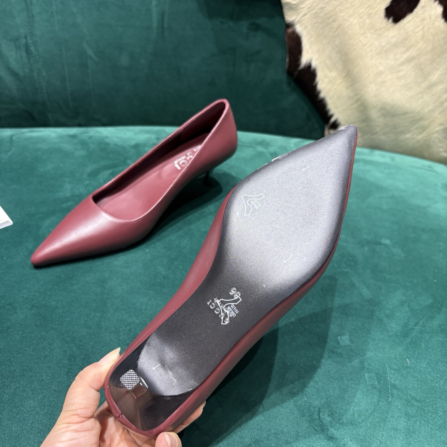 Gucci Style Leather Women's Shoes style reference detail image 6 from source 784683