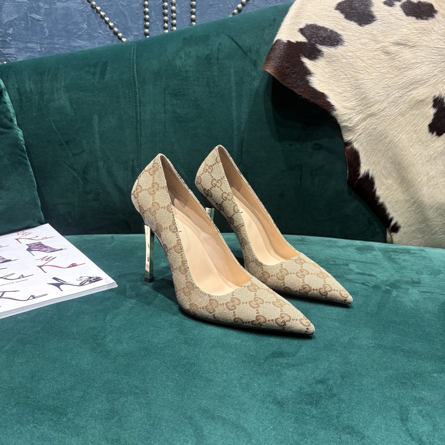 Gucci Style Leather Women's Shoes style reference detail image 2 from source 784684