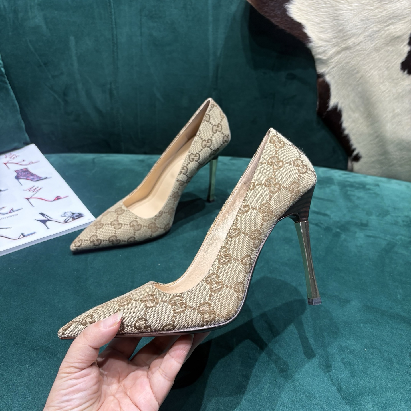Gucci Style Leather Women's Shoes style reference detail image 4 from source 784684