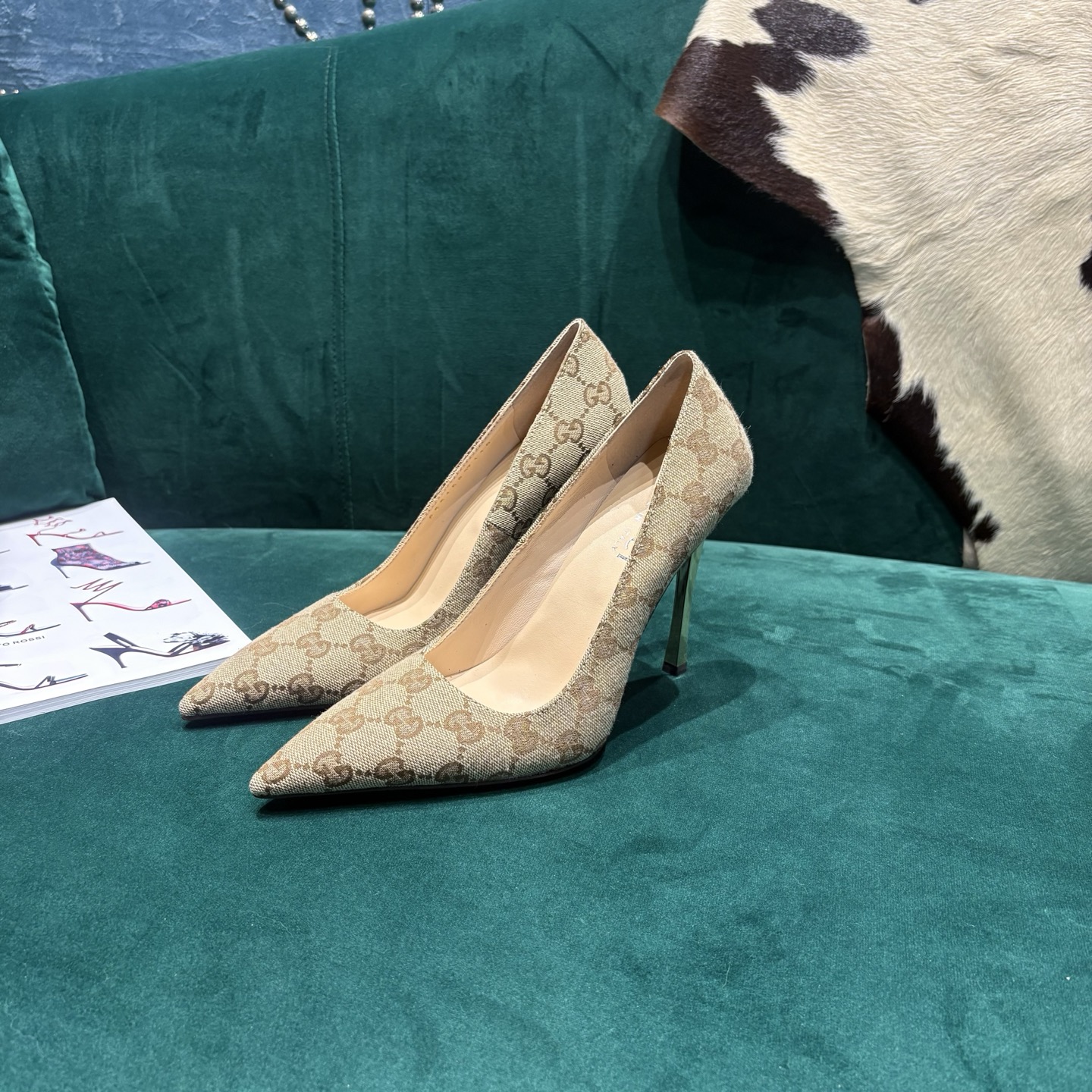 Gucci Style Leather Women's Shoes style reference detail image 3 from source 784684