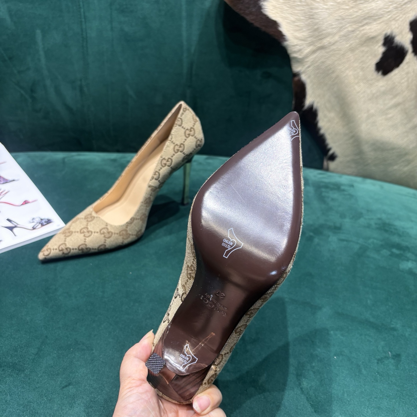 Gucci Style Leather Women's Shoes style reference detail image 6 from source 784684