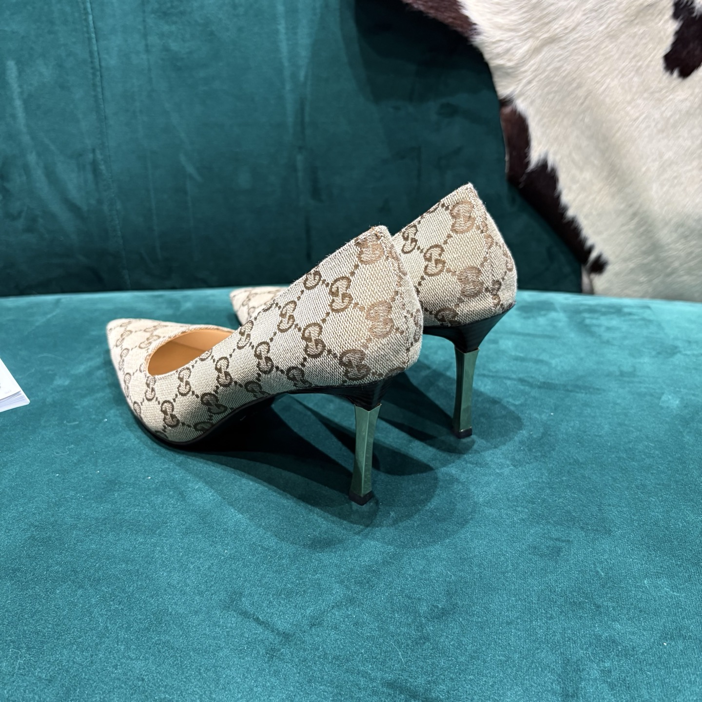 Gucci Style Leather Women's Shoes style reference detail image 8 from source 784685