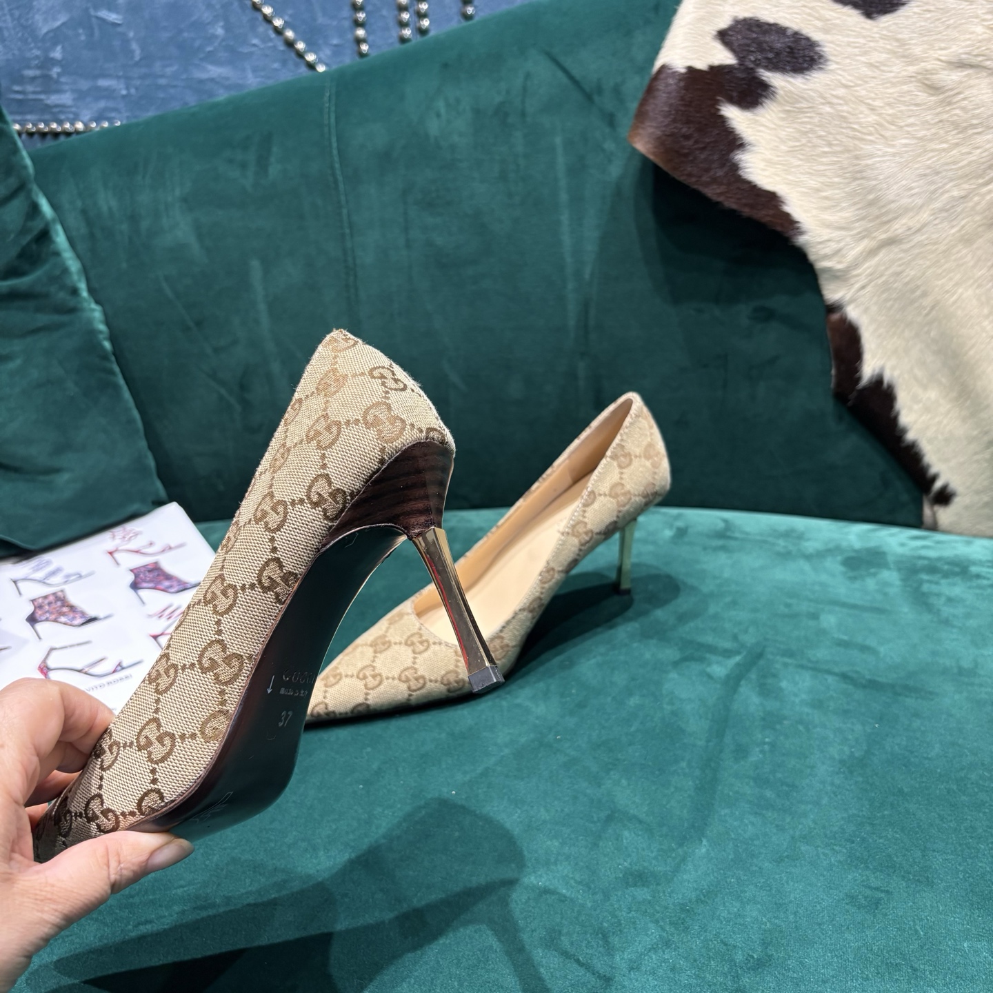 Gucci Style Leather Women's Shoes style reference detail image 6 from source 784685