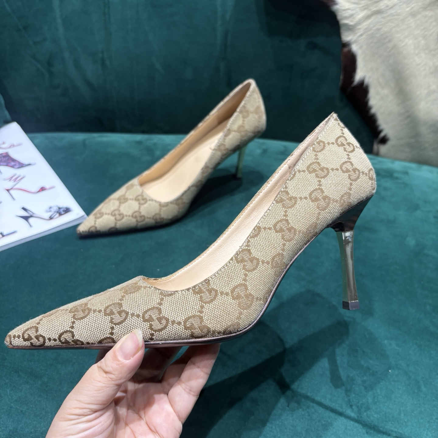 Gucci Style Leather Women's Shoes style reference detail image 4 from source 784685