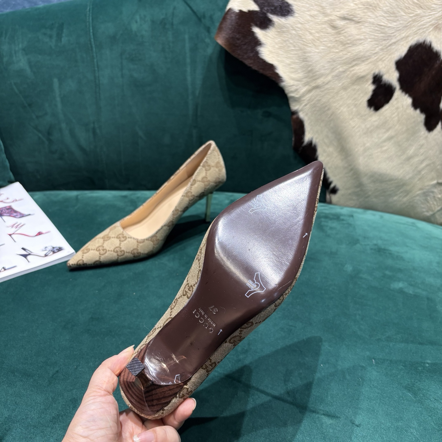 Gucci Style Leather Women's Shoes style reference detail image 5 from source 784685