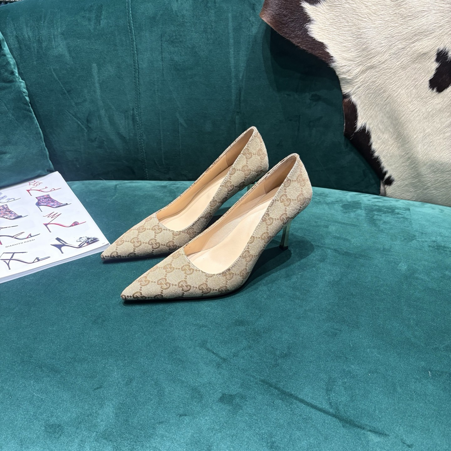 Gucci Style Leather Women's Shoes style reference detail image 3 from source 784685