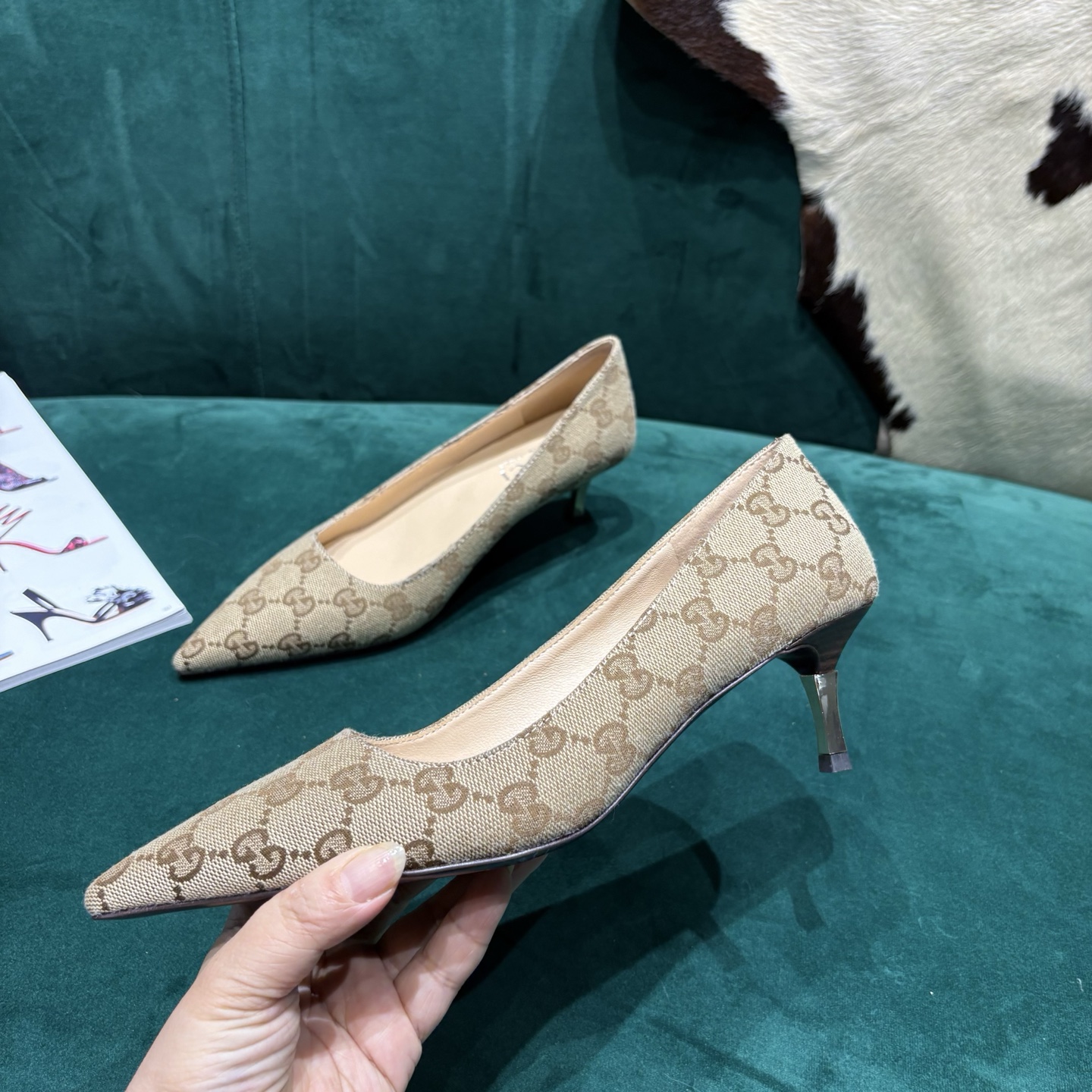 Gucci Style Leather Women's Shoes style reference detail image 4 from source 784686