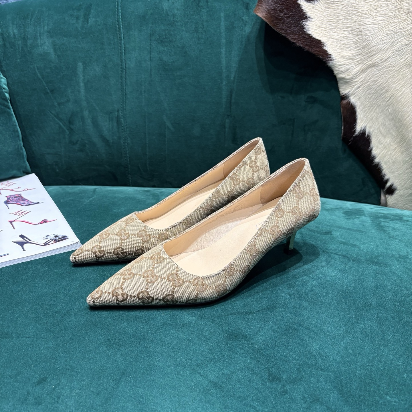 Gucci Style Leather Women's Shoes style reference detail image 3 from source 784686