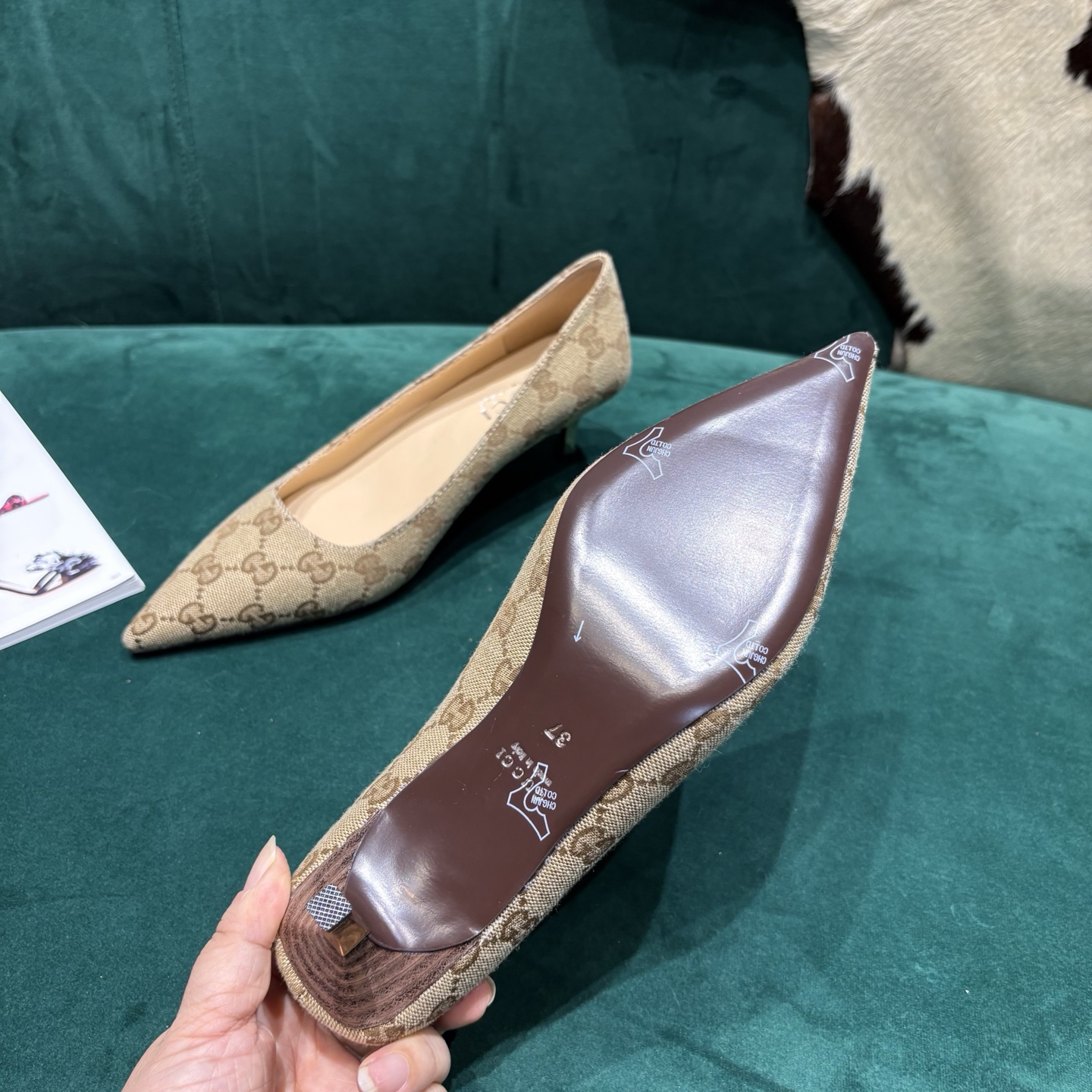 Gucci Style Leather Women's Shoes style reference detail image 6 from source 784686