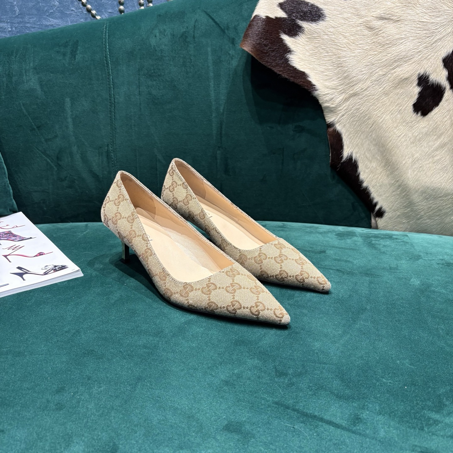 Gucci Style Leather Women's Shoes style reference detail image 2 from source 784686