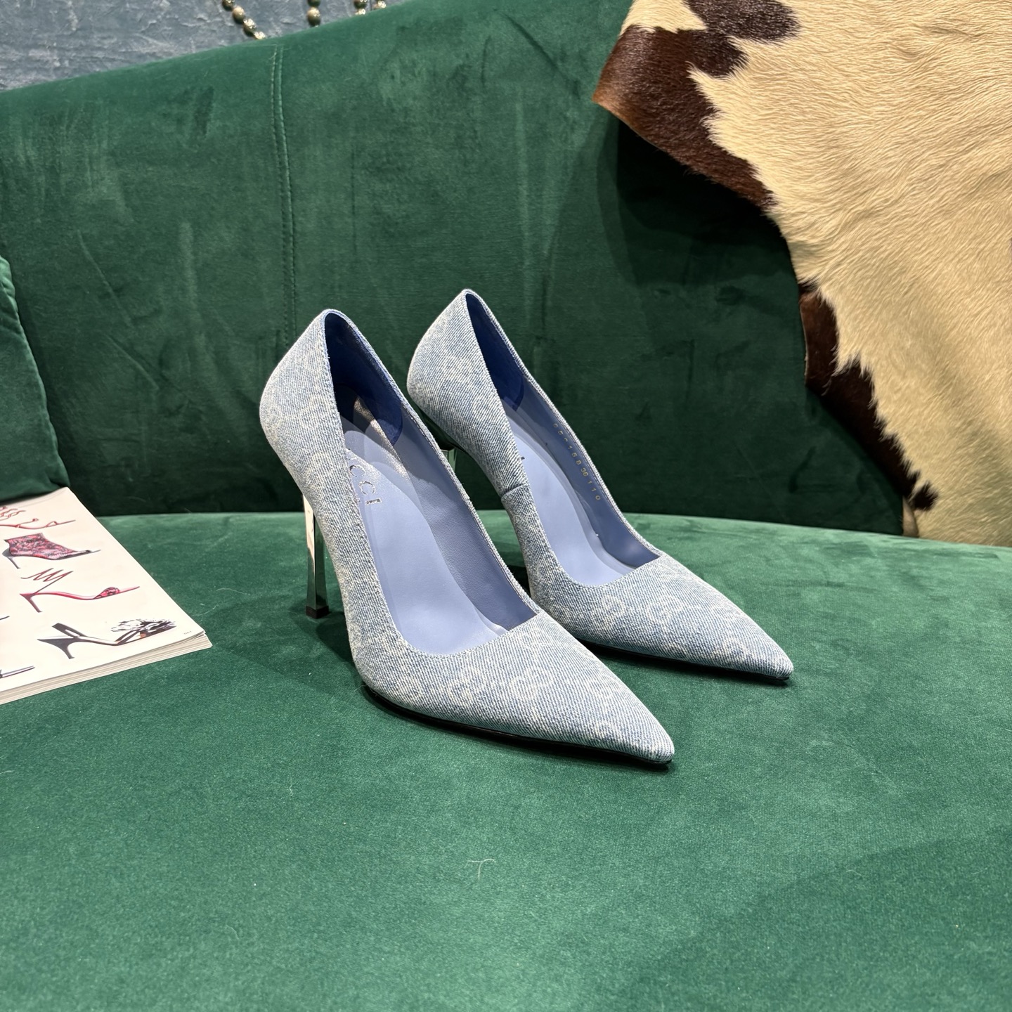 Gucci Style Leather Women's Shoes style reference detail image 2 from source 784687