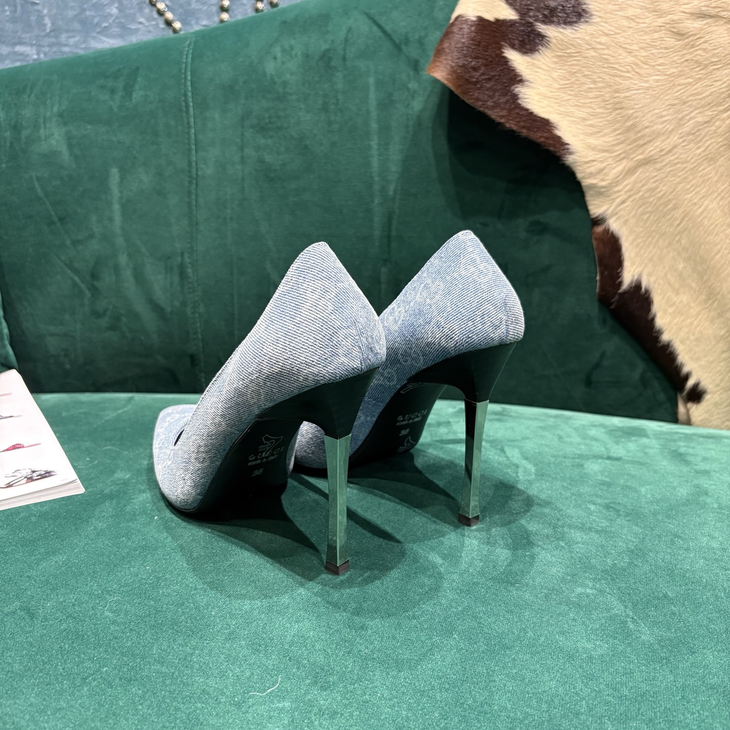Gucci Style Leather Women's Shoes style reference detail image 8 from source 784687