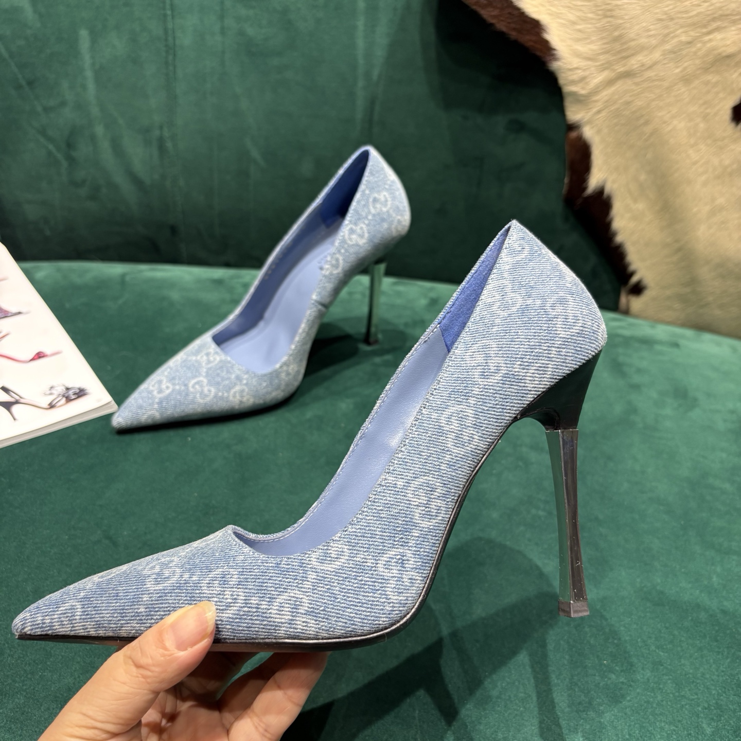 Gucci Style Leather Women's Shoes style reference detail image 4 from source 784687