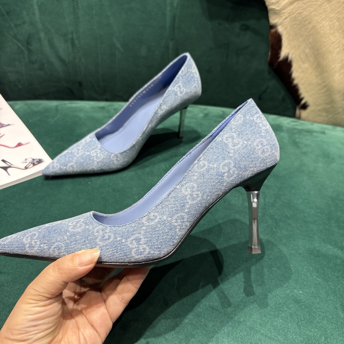 Gucci Style Leather Women's Shoes style reference detail image 4 from source 784688
