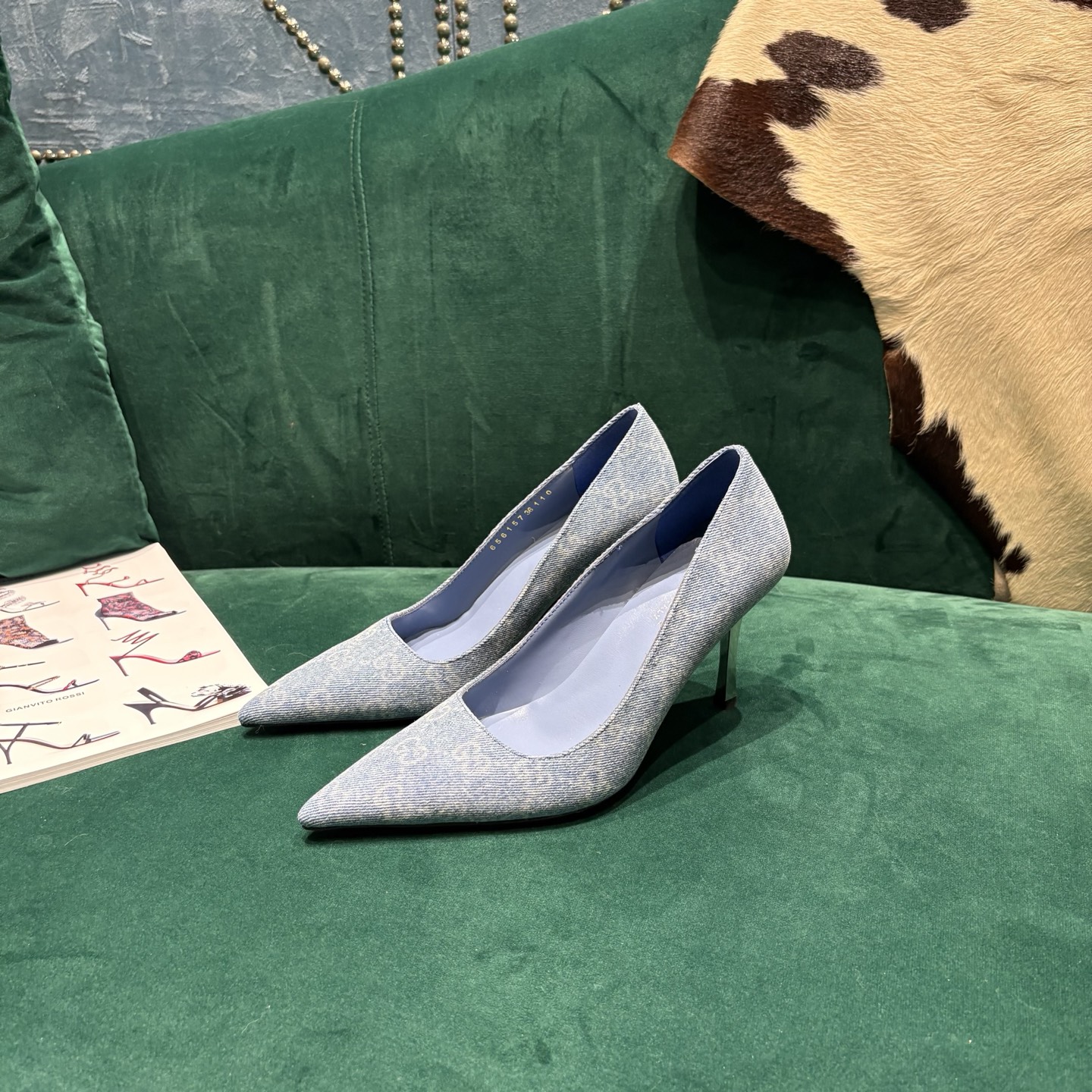 Gucci Style Leather Women's Shoes style reference detail image 3 from source 784688