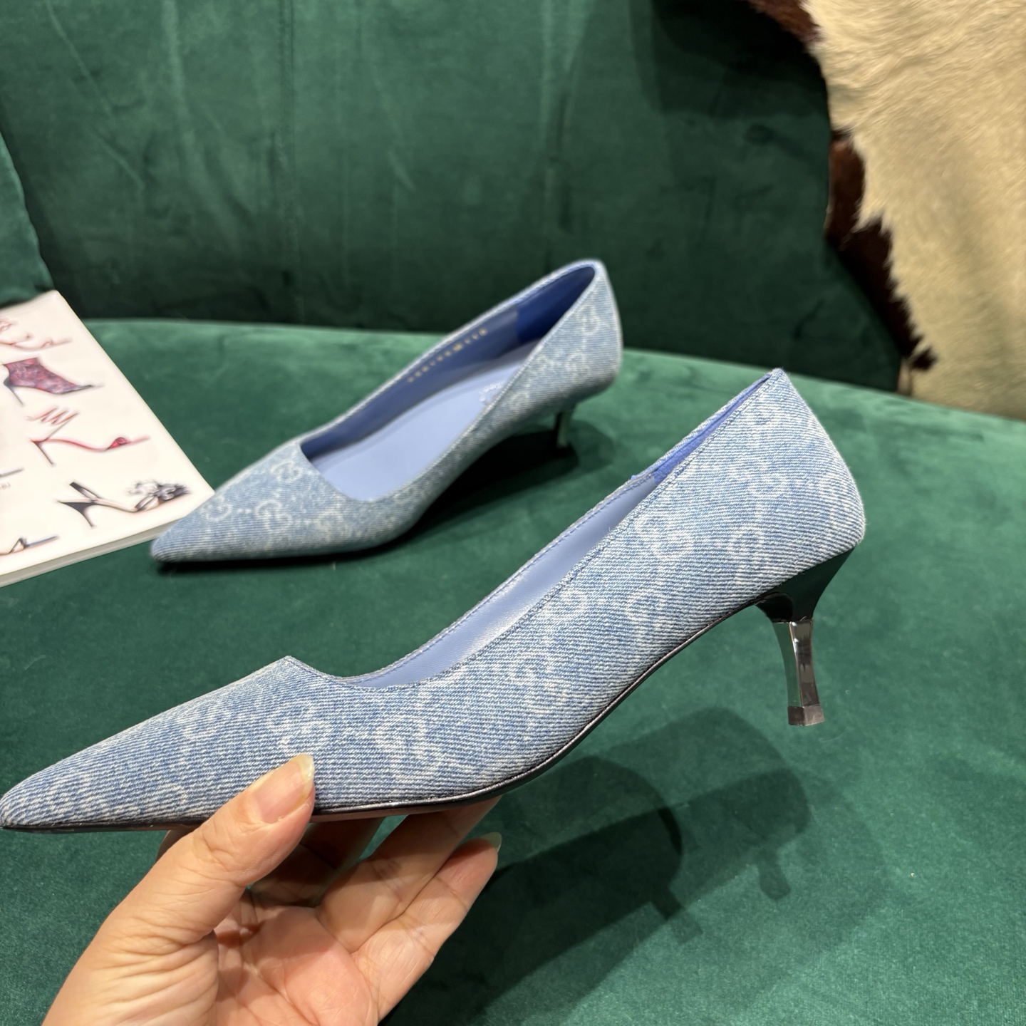 Gucci Style Leather Women's Shoes style reference detail image 4 from source 784689