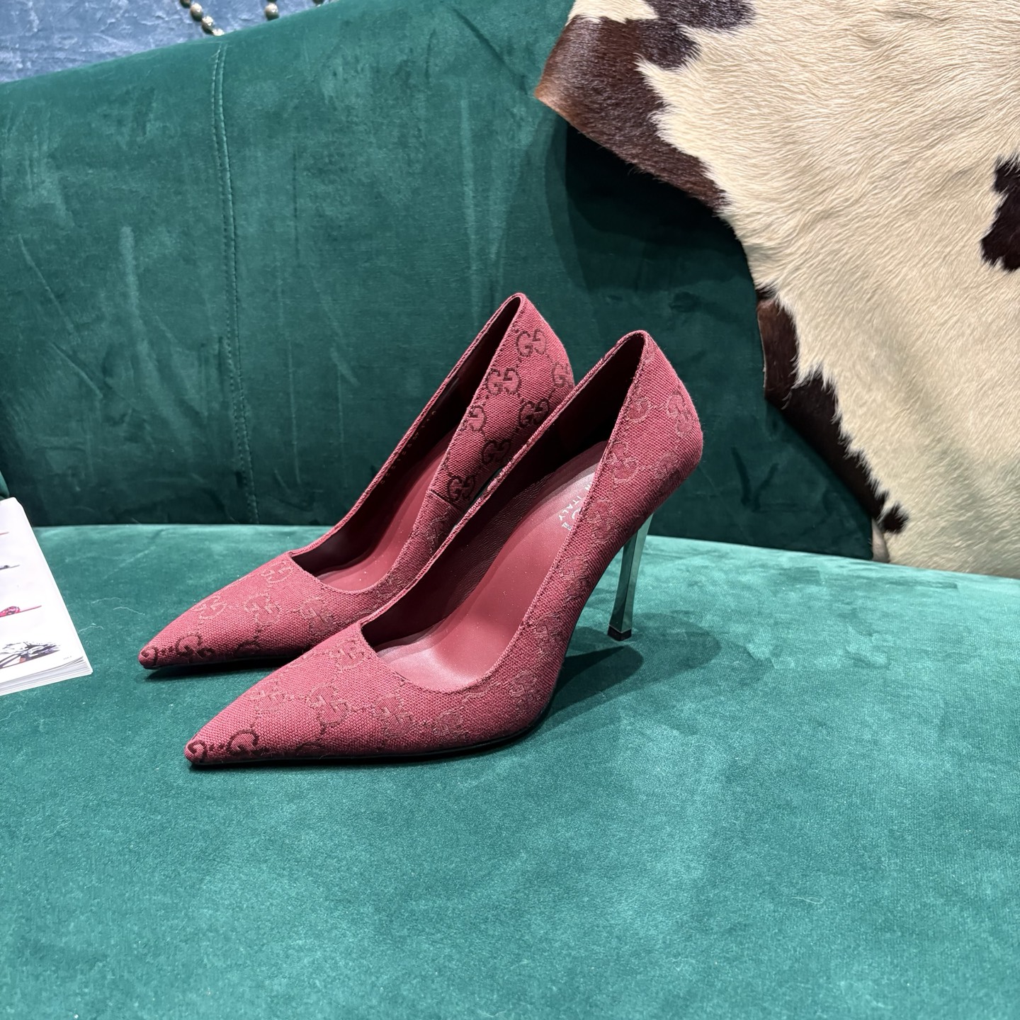 Gucci Style Leather Women's Shoes style reference detail image 3 from source 784690