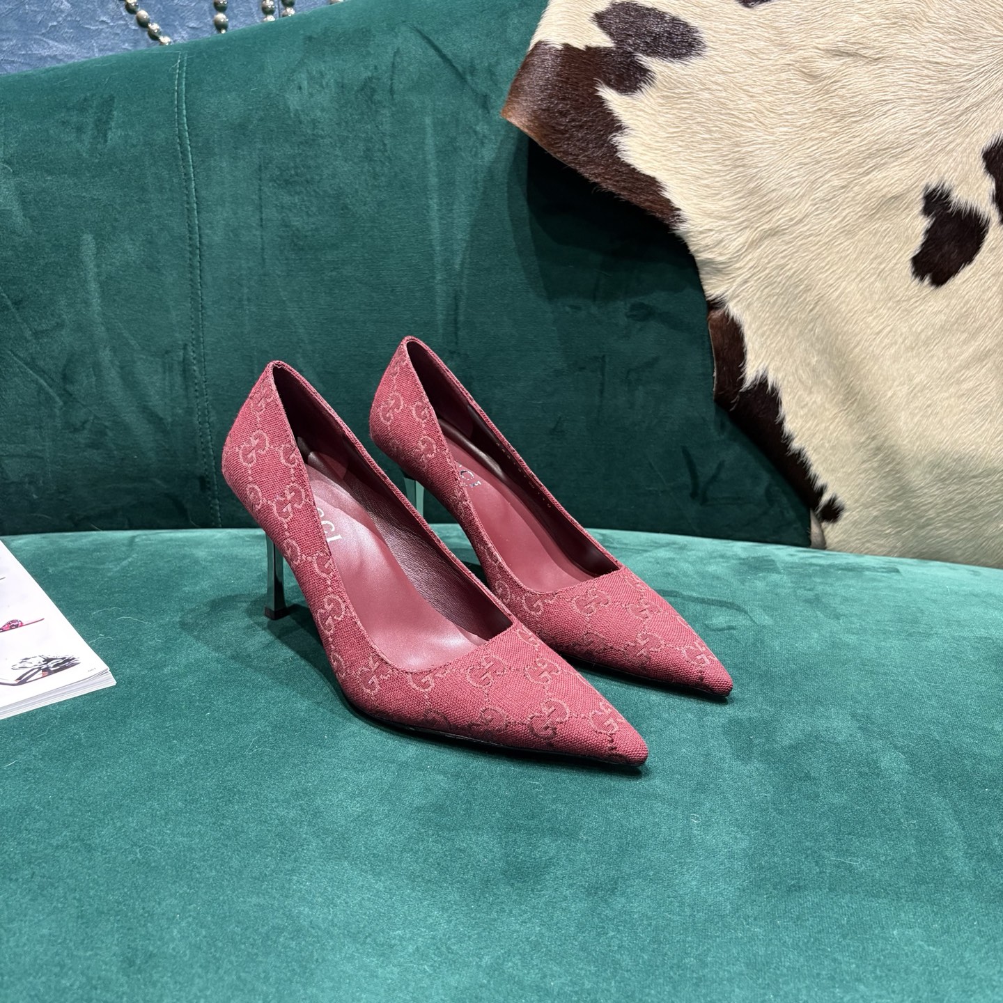 Gucci Style Leather Women's Shoes style reference detail image 2 from source 784691