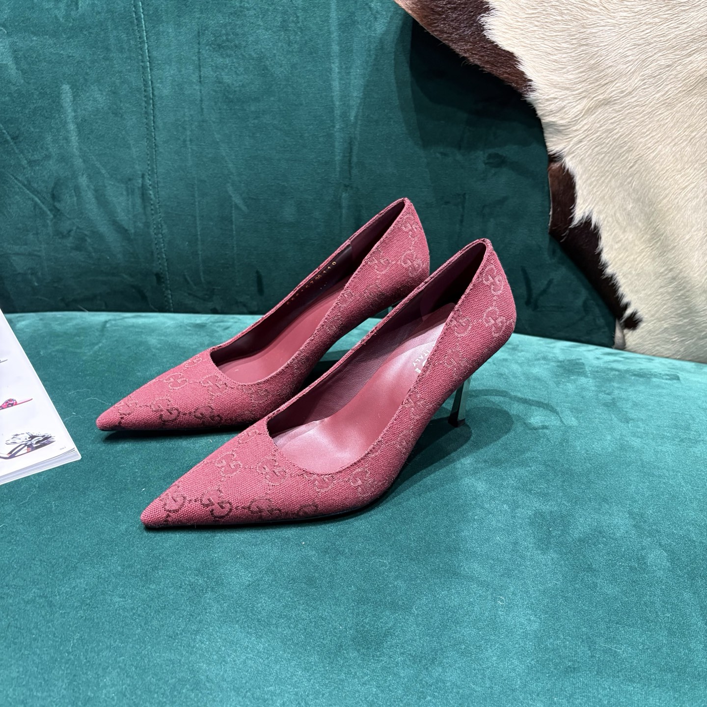 Gucci Style Leather Women's Shoes style reference detail image 3 from source 784691